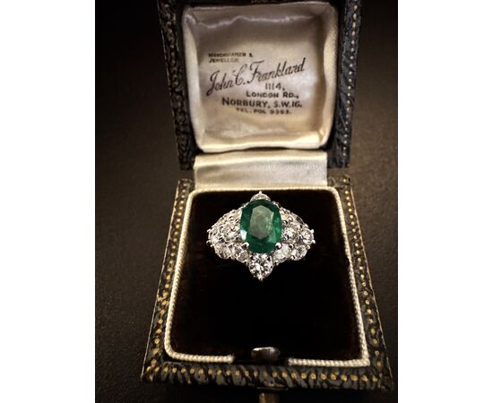 Anello  in  Platino  con Smeraldo  e  Diamanti