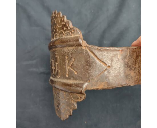 Bel ferro forgiato ed inciso proveniente da un carro trentino