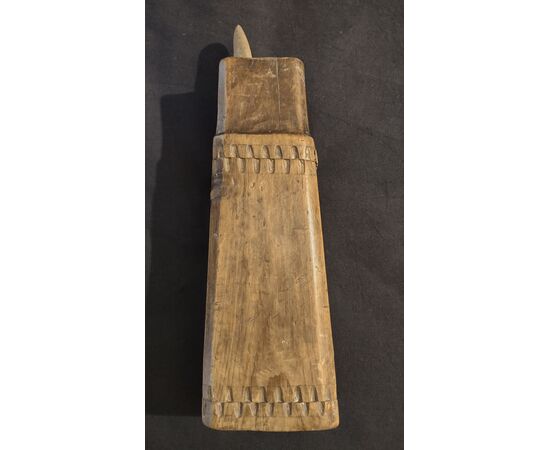 Porta cote in cirmolo Valtellina XIX secolo