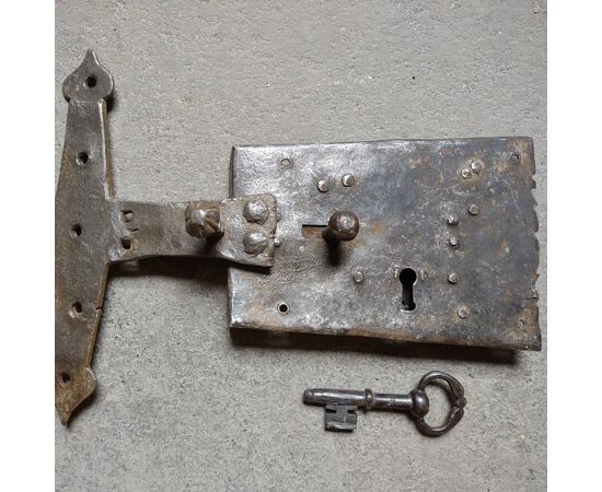 Fully functional 17th-century door lock