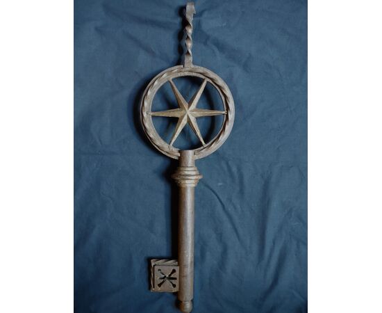 Splendid 18th-century locksmith sign, 61 cm