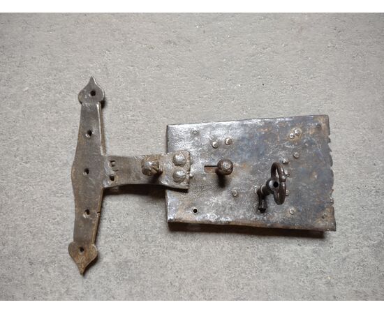 Fully functional 17th-century door lock