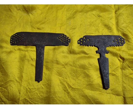 Rarità 2 attrezzi per la lavorazione del cuoio