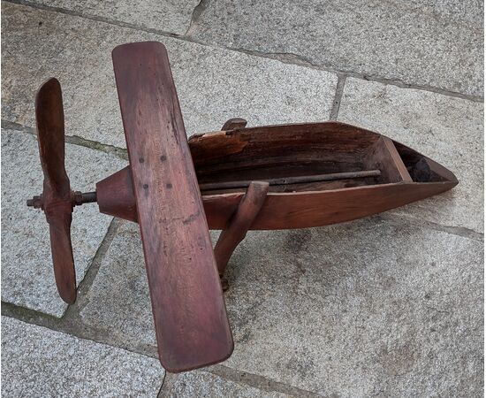 Aereo giocattolo in legno e ferro