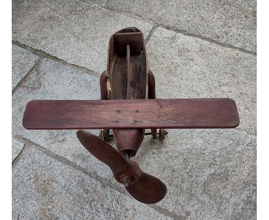 Aereo giocattolo in legno e ferro