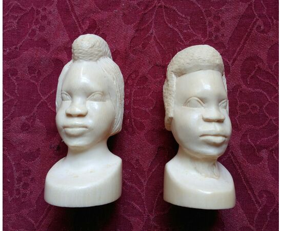 Coppia di teste africane in avorio anni '30