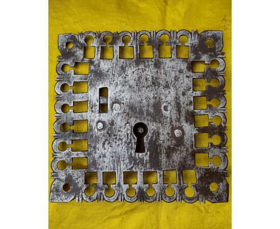 Beautiful sixteenth-century Trentino chest lock