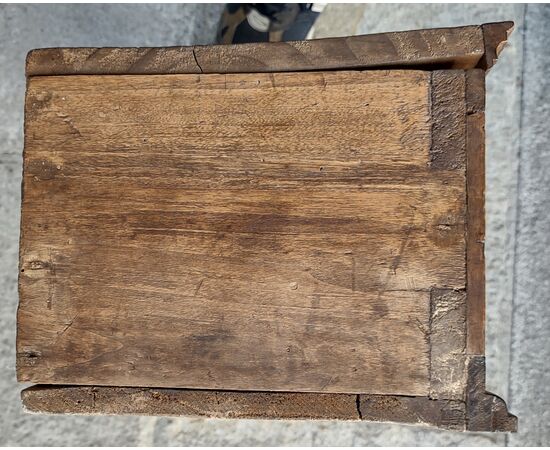 Grande scatola toscana in noce XVIII secolo