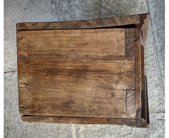 Grande scatola toscana in noce XVIII secolo