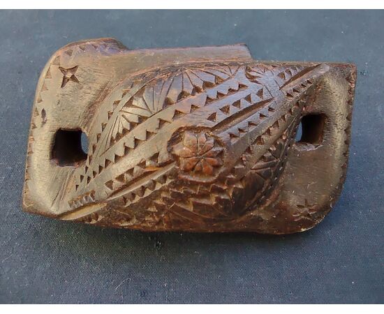 Marca da pane valdostana in legno inciso