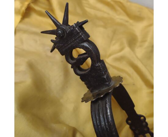 Coppia di speroni in ferro forgiato XIX secolo