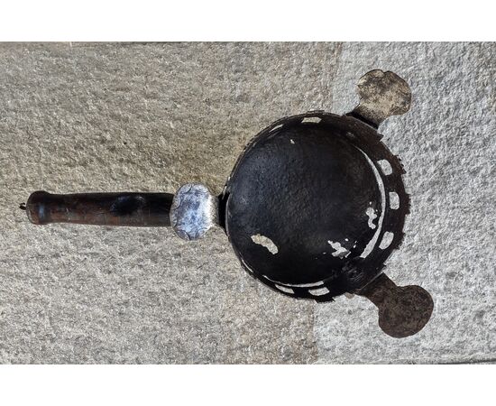 Braciere toscano a castello in ferro forgiato e traforato XV secolo