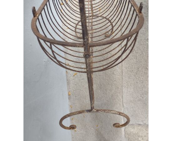 Culla basculante in ferro dipinto per bambole