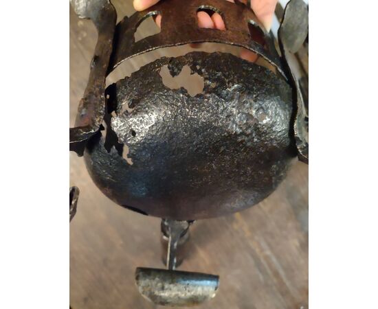 Braciere toscano a castello in ferro forgiato e traforato XV secolo