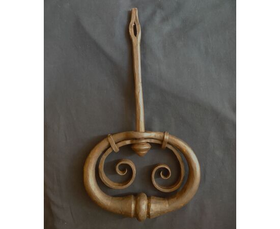 Grande maniglia di portone in ferro forgiato inizi XVIII secolo