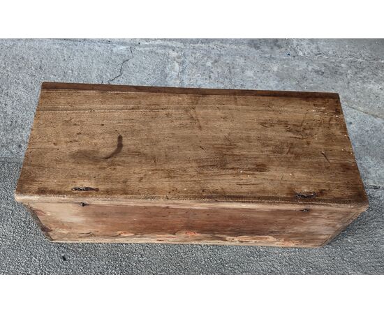 Grande scatola toscana in noce XVIII secolo