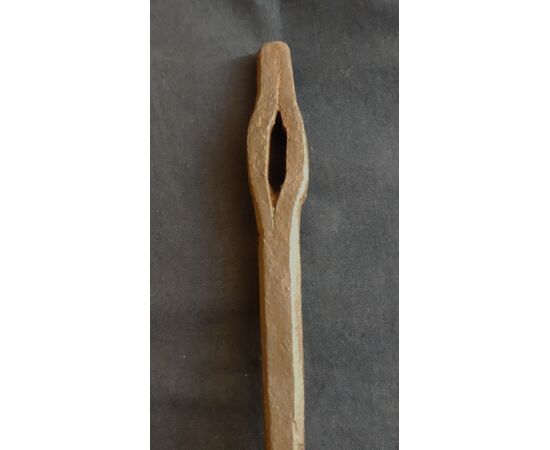 Grande maniglia di portone in ferro forgiato inizi XVIII secolo