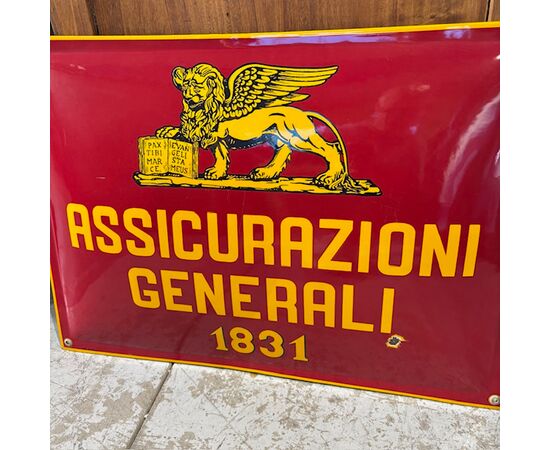 Antica insegna bombata Generali Assicurazioni smaltata. Mis 70 x cm 50
