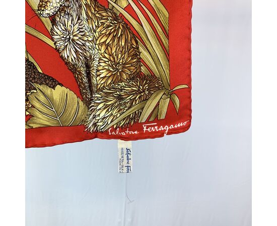 SALVATORE FERRAGAMO Foulard Vintage in Seta Col. Rosso