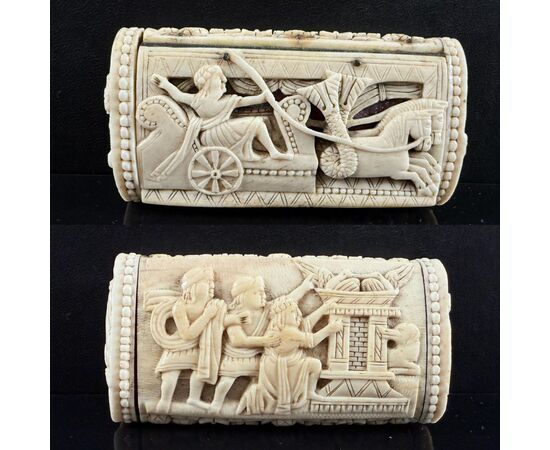 Beautifully carved bone snuffbox, 18th century