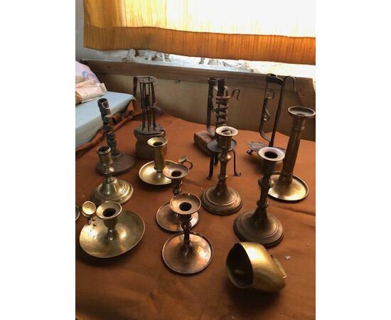 Gruppo di candelieri in metallo