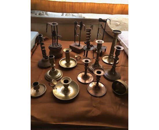 Gruppo di candelieri in metallo