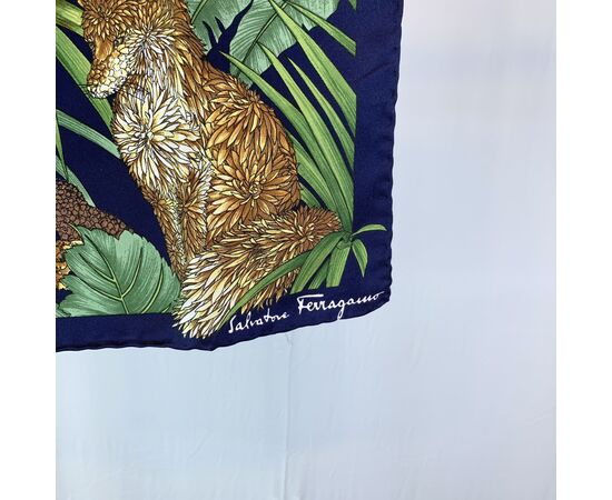 SALVATORE FERRAGAMO Foulard Vintage in Seta Col. Blu