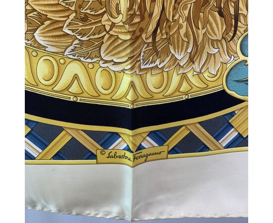 SALVATORE FERRAGAMO Foulard Vintage in Seta Col. Beige