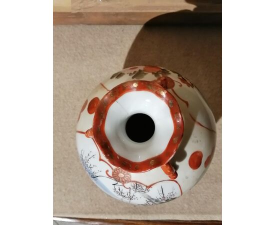 19th-century Japanese vase in painted ceramic