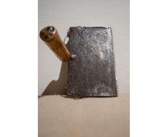 Antique iron carding tool, finely crafted - 17th century