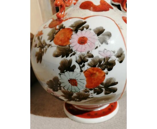 19th-century Japanese vase in painted ceramic
