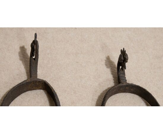 2 iron spurs from the 17th century