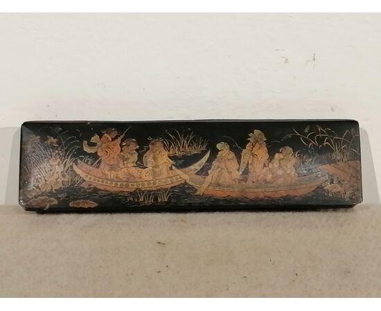 19th-century Japanese box in painted wood