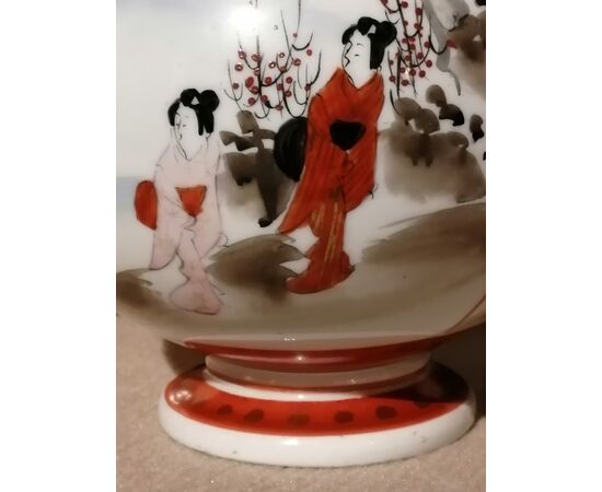 19th-century Japanese vase in painted ceramic