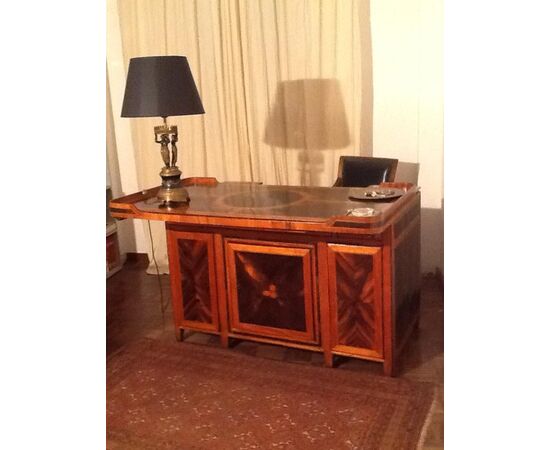 Desk with sliding top veneered in various exotic woods bois de rose - Louis XIV Rome - Early 1700s