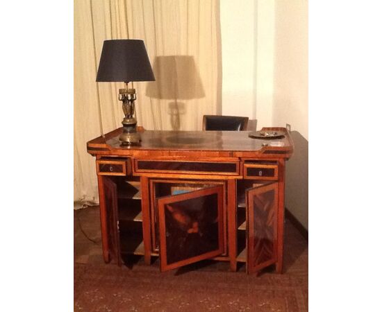 Desk with sliding top veneered in various exotic woods bois de rose - Louis XIV Rome - Early 1700s