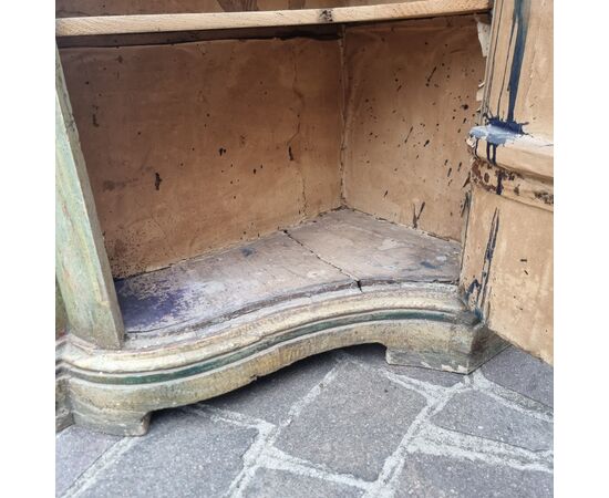 18th century Venetian lacquered sideboard – Timeless elegance