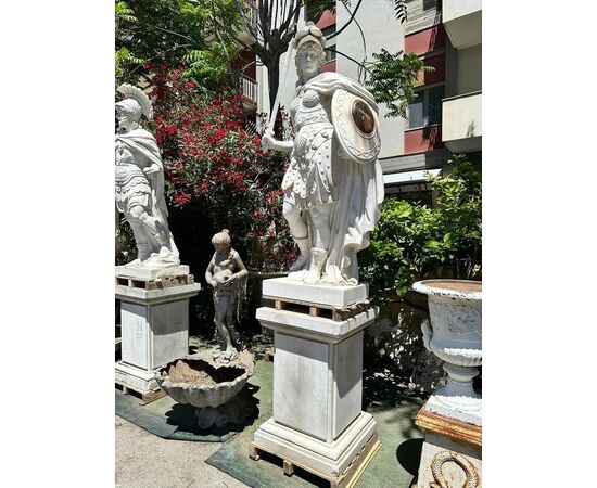 
Grandi Sculture di Antichi Guerrieri in Marmo Bianco