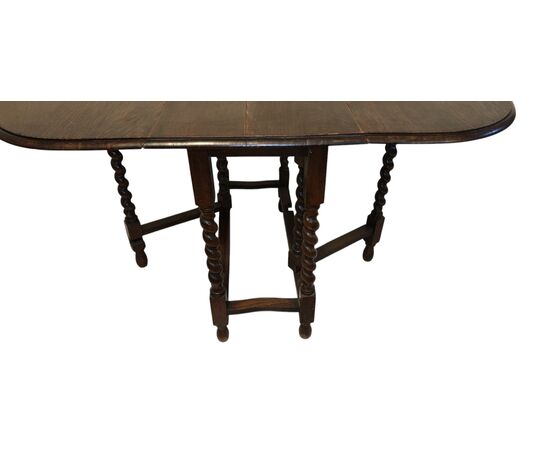 Gateleg table