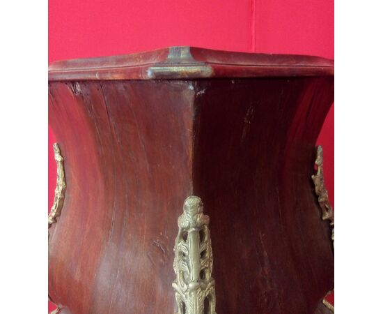 Pair of columns with bronzes