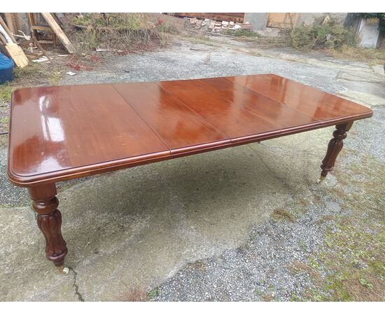 Tavolo inglese con allunghi