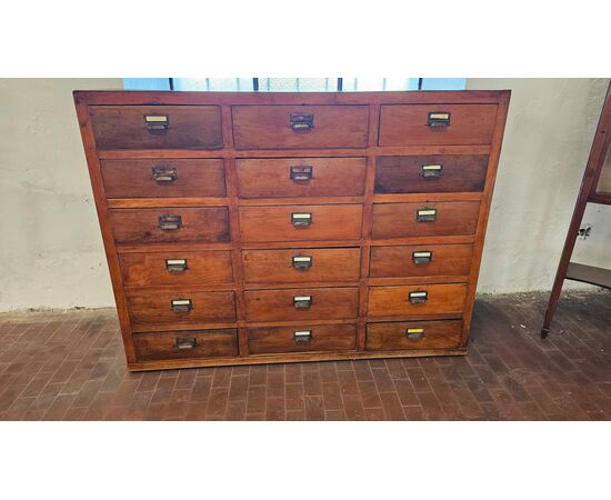 Shop chest of drawers