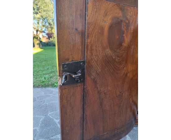 Credenza mossa del 700 in noce Venezia