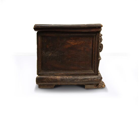 17th-century walnut and burr walnut chest