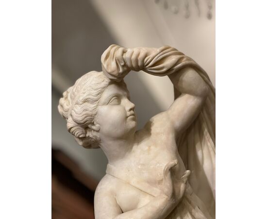 Scultura in marmo bianco