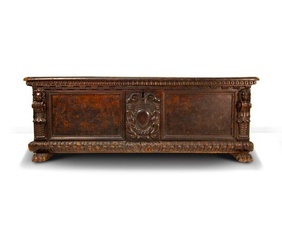 17th-century walnut and burr walnut chest