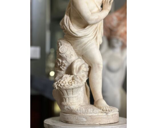 Scultura in marmo bianco