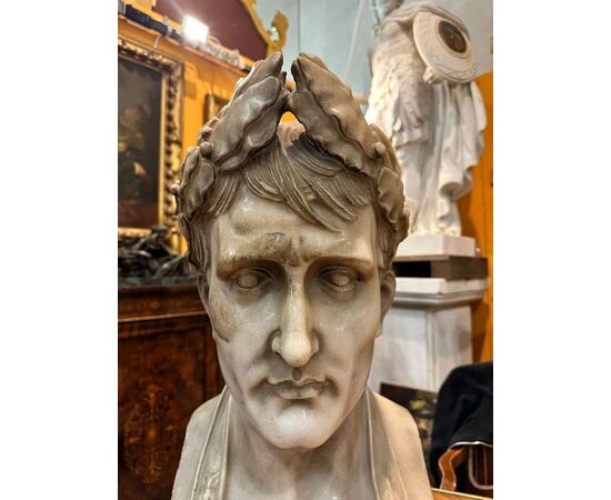 
Busto in Marmo Bianco di Napoleone – XIX Secolo