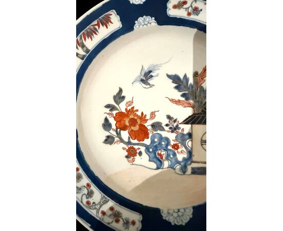 Porcelain plate with Chinese-inspired decoration. Ginori Doccia manufacture.