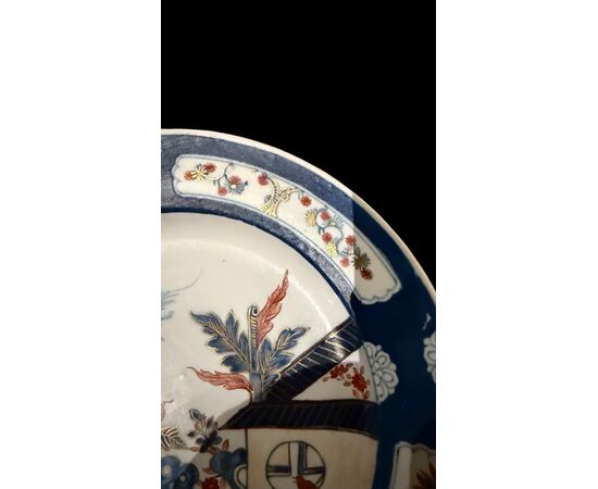 Porcelain plate with Chinese-inspired decoration. Ginori Doccia manufacture.